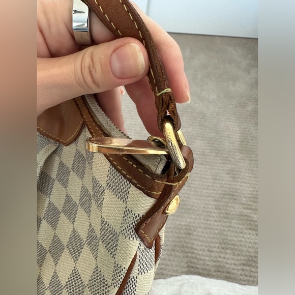 Pre-loved Louis Vuitton white canvas cross body bag. Small version. - Picture 7 of 14